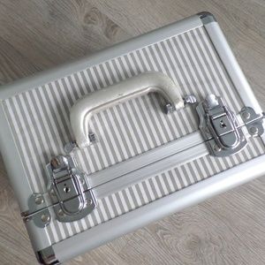 Holt Renfrew Professional Makeup Case